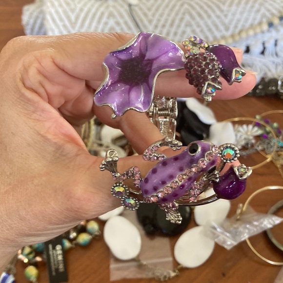 Elegant Purple Frog and Flower Bracelet - Picture 3 of 4